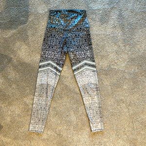 EUC Onzie Cropped Yoga leggings xs